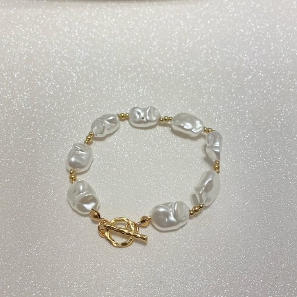 COPY - STATEMENT BRACELET - Picture 1 of 7
